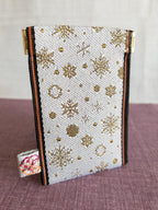 Spring clasp Pouch - Snowflakes (White)