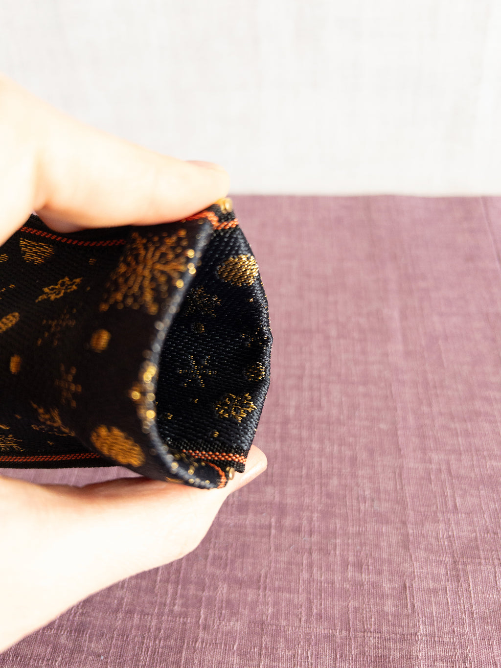 Spring clasp Pouch - Snowflakes (Black)
