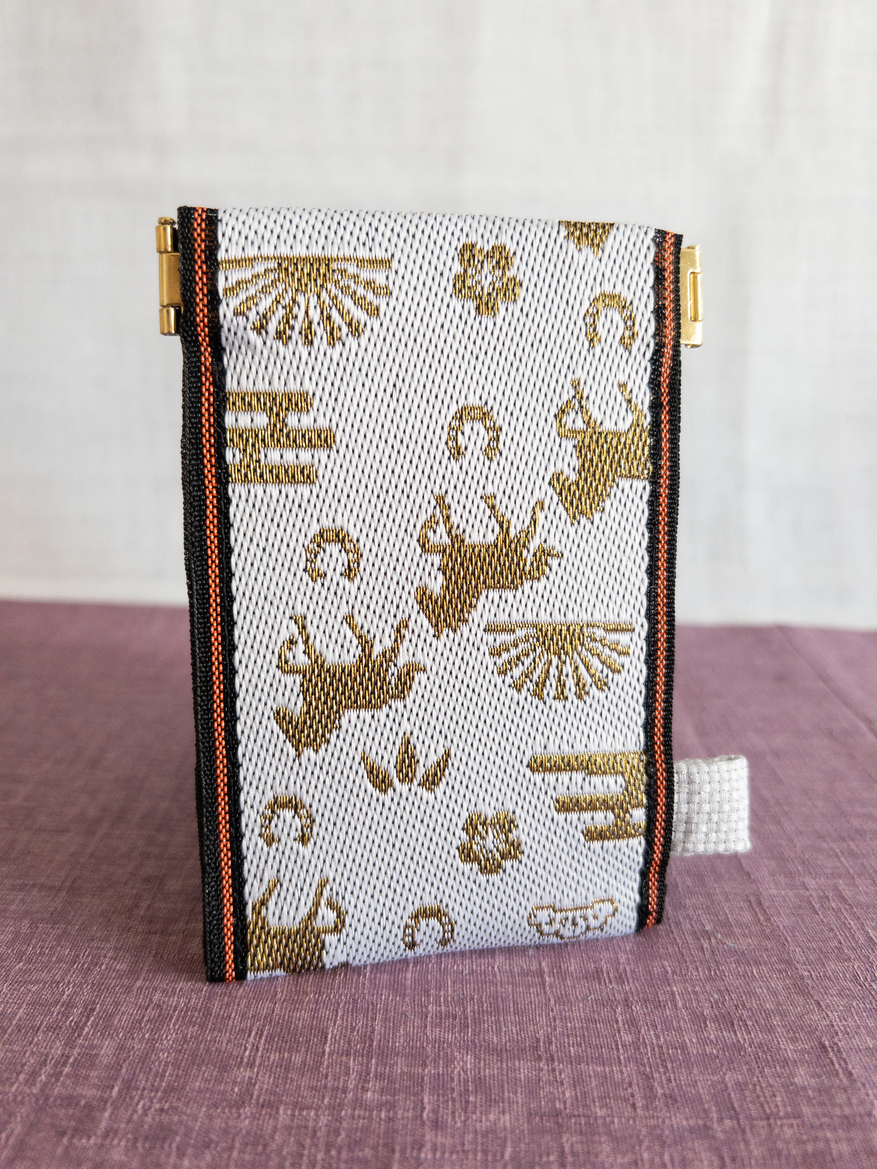 Spring clasp Pouch - Year of the Horse (White)