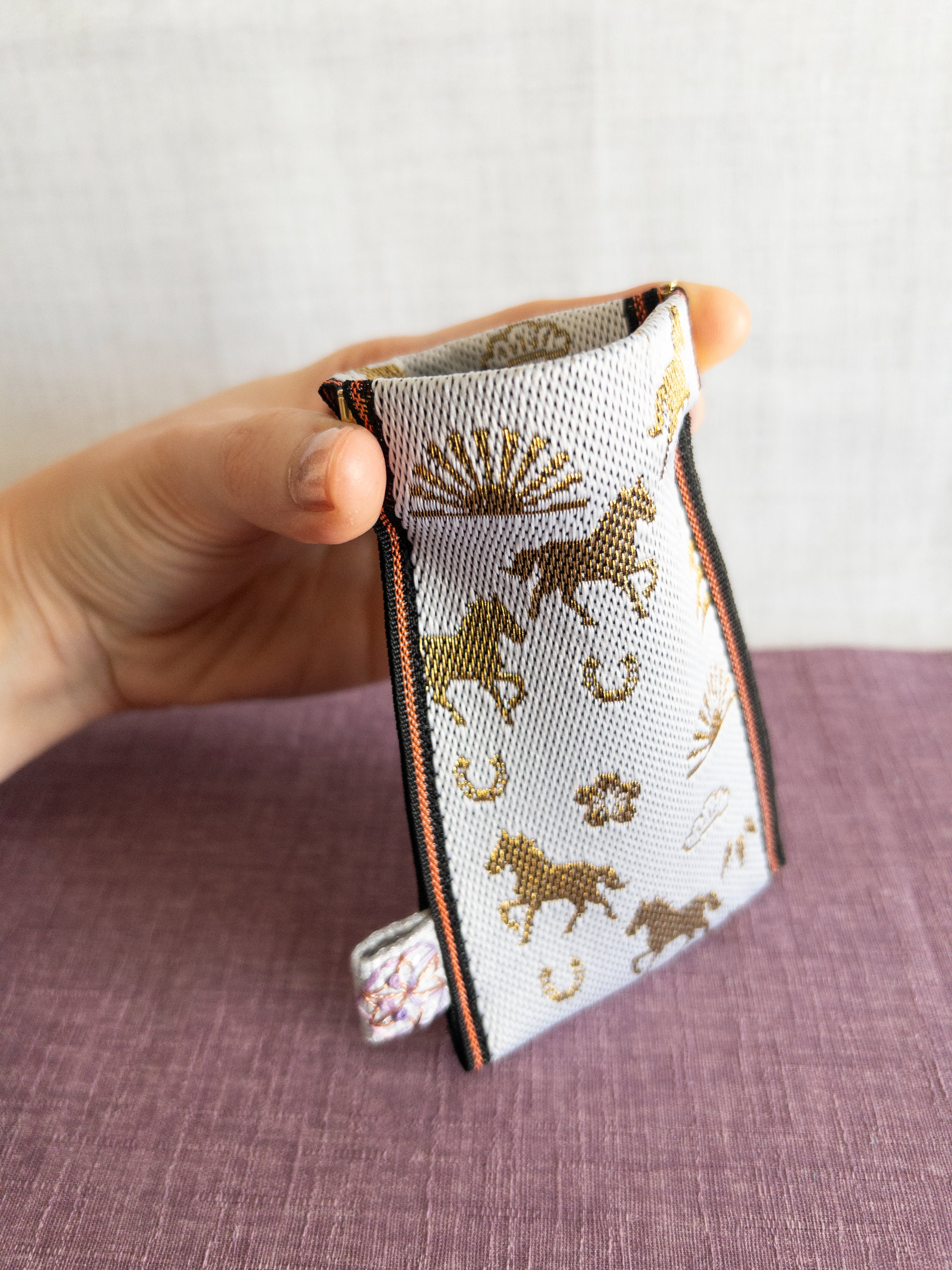 Spring clasp Pouch - Year of the Horse (White)