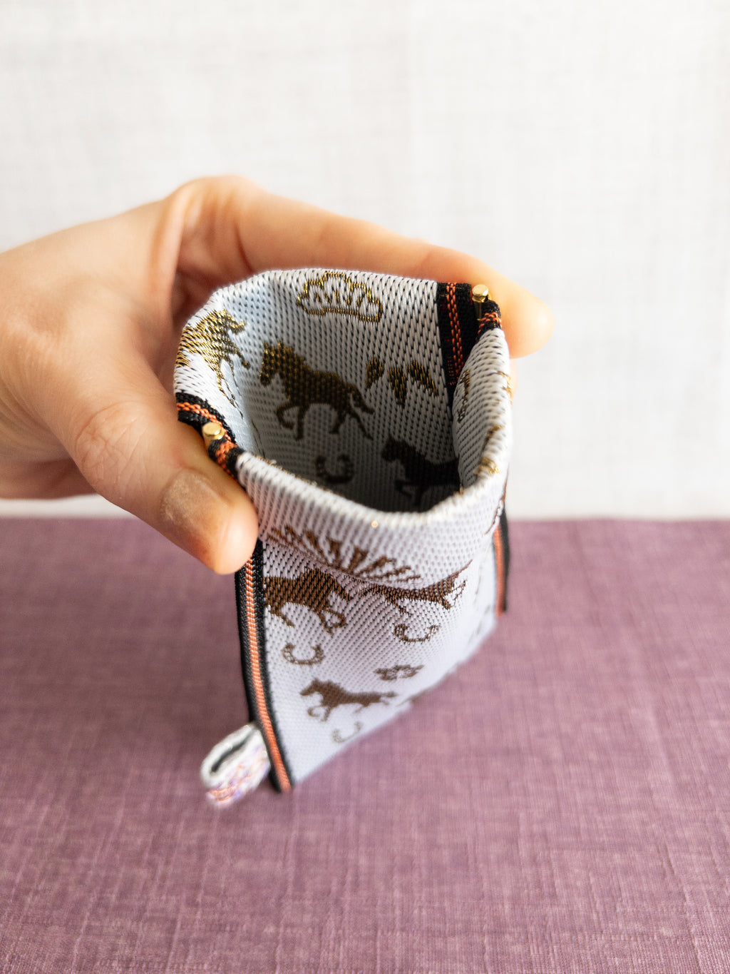 Spring clasp Pouch - Year of the Horse (White)