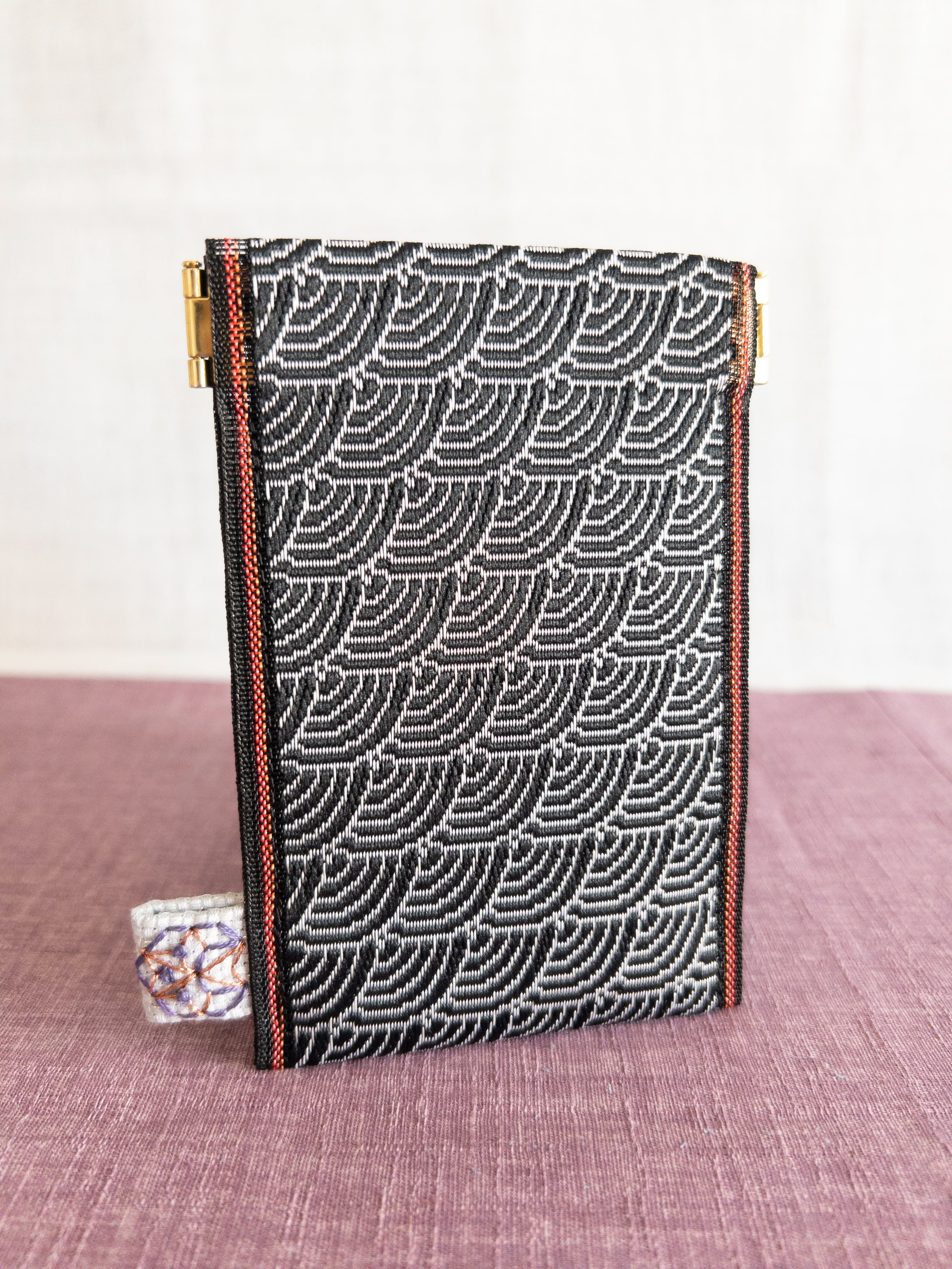 Spring clasp Pouch - Nami