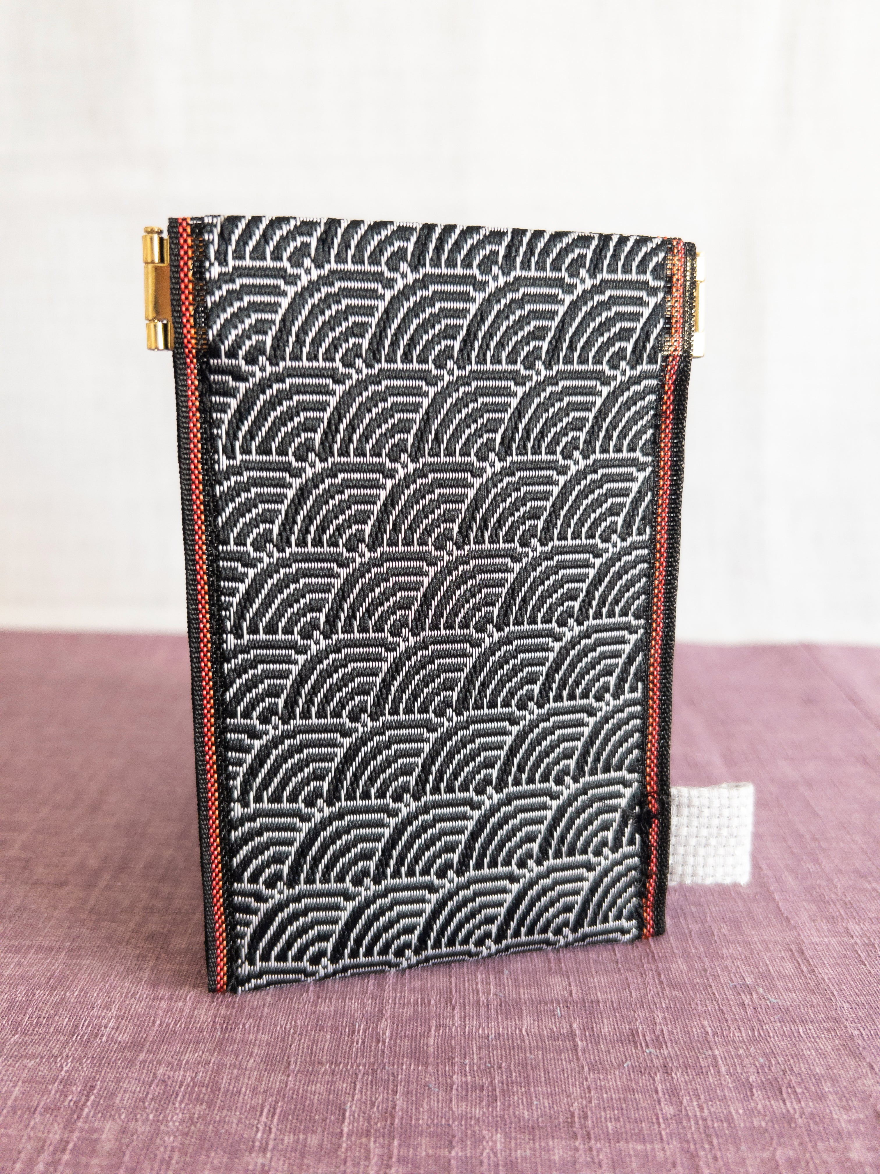 Spring clasp Pouch - Nami