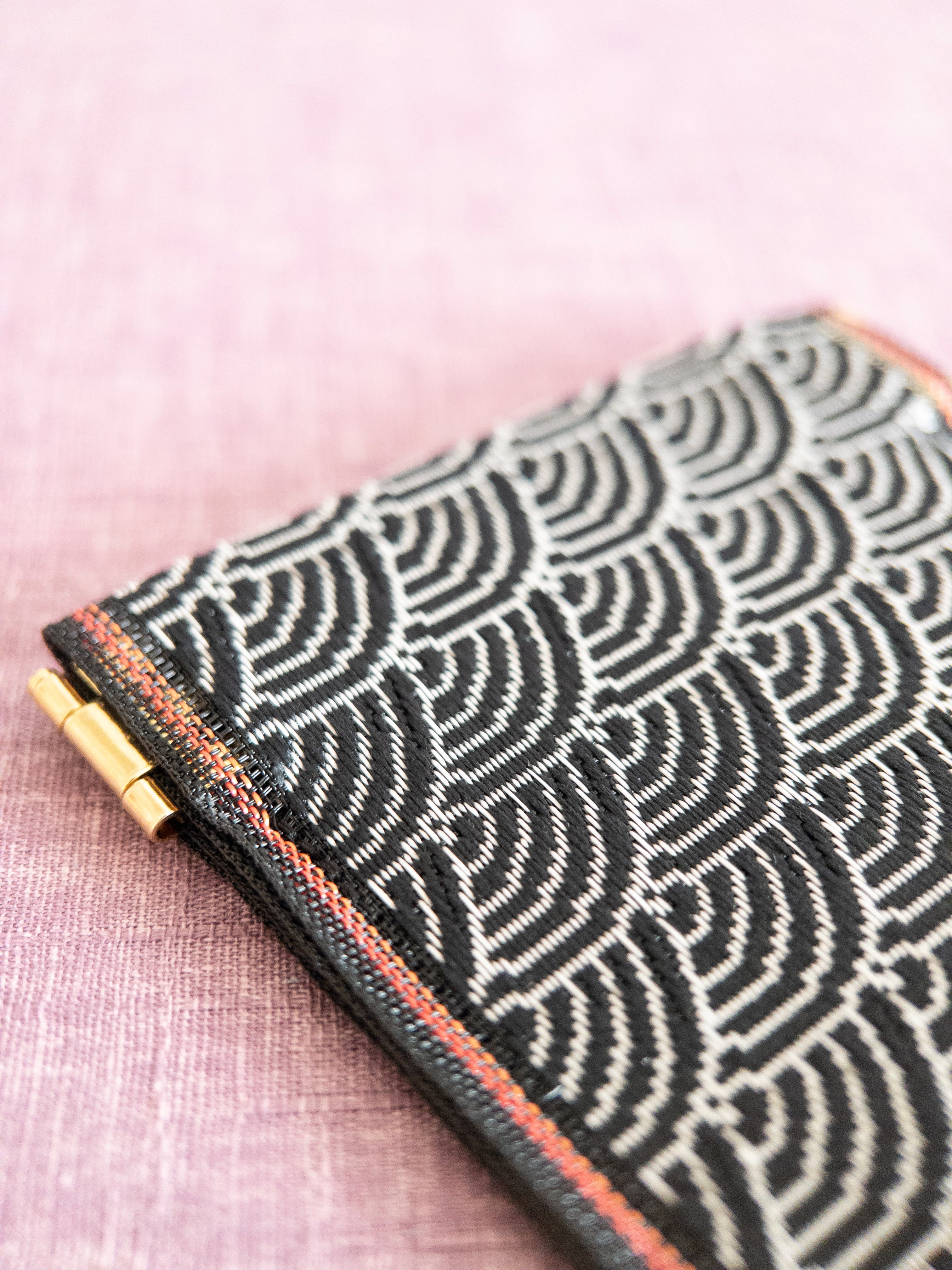 Spring clasp Pouch - Nami