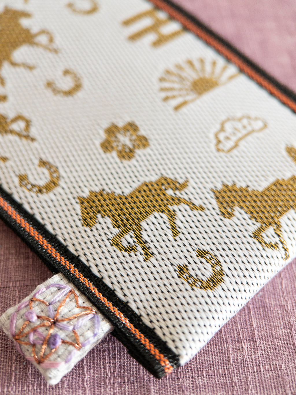 Spring clasp Pouch - Snowflakes (White)