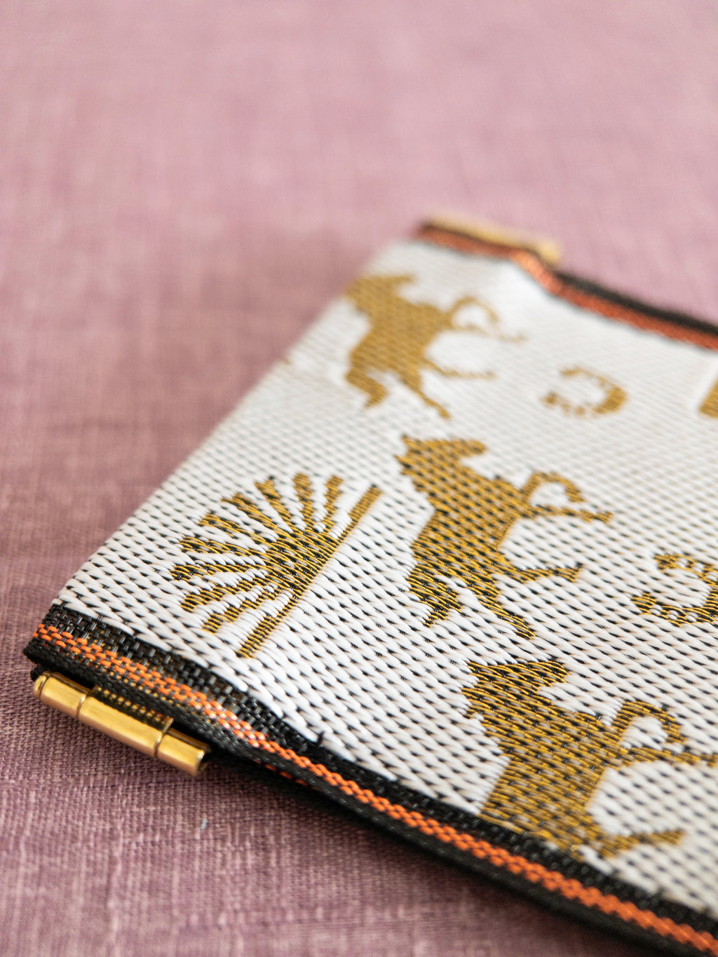 Spring clasp Pouch - Snowflakes (White)