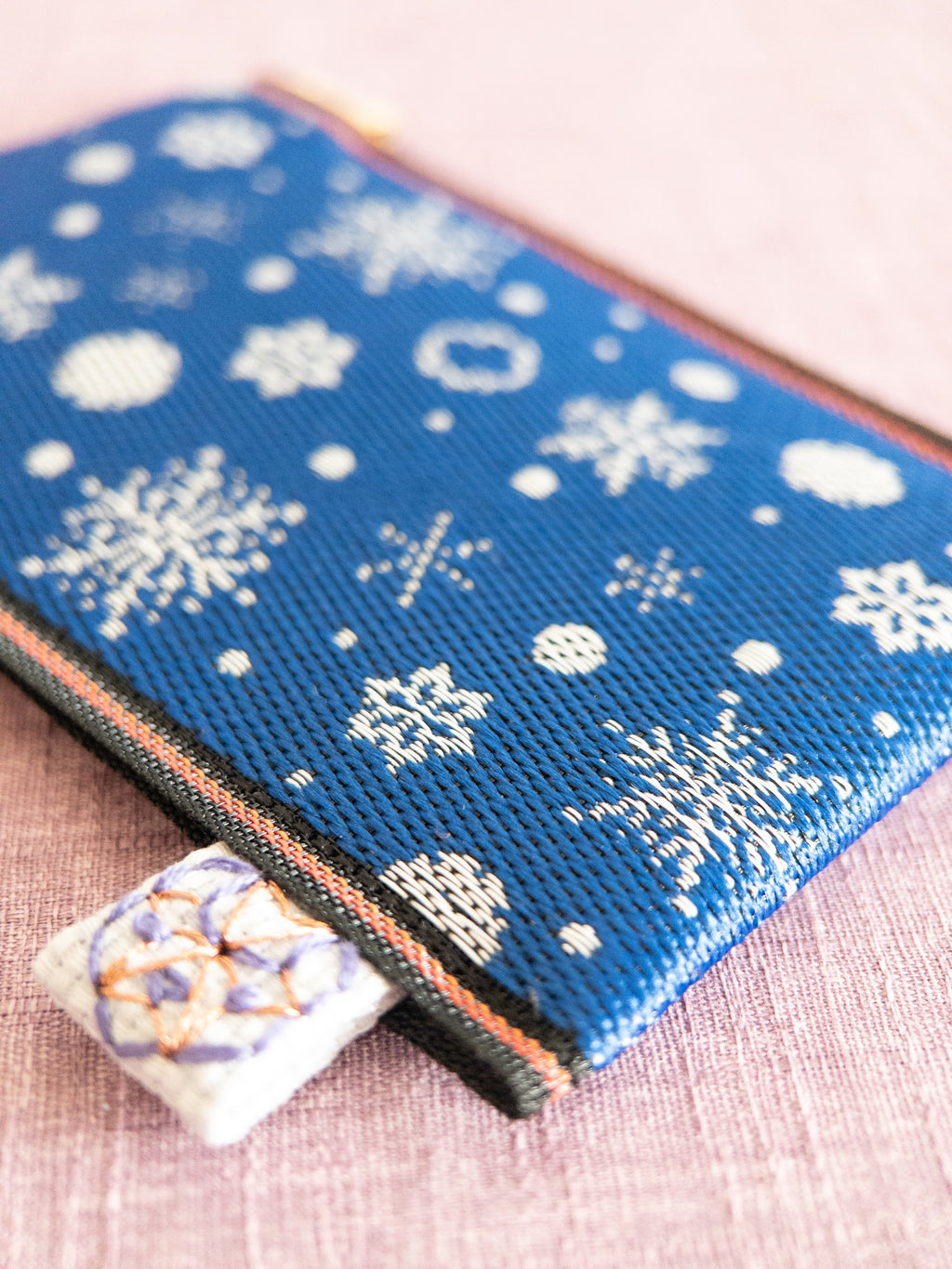 Spring clasp Pouch - Snowflakes (Blue)