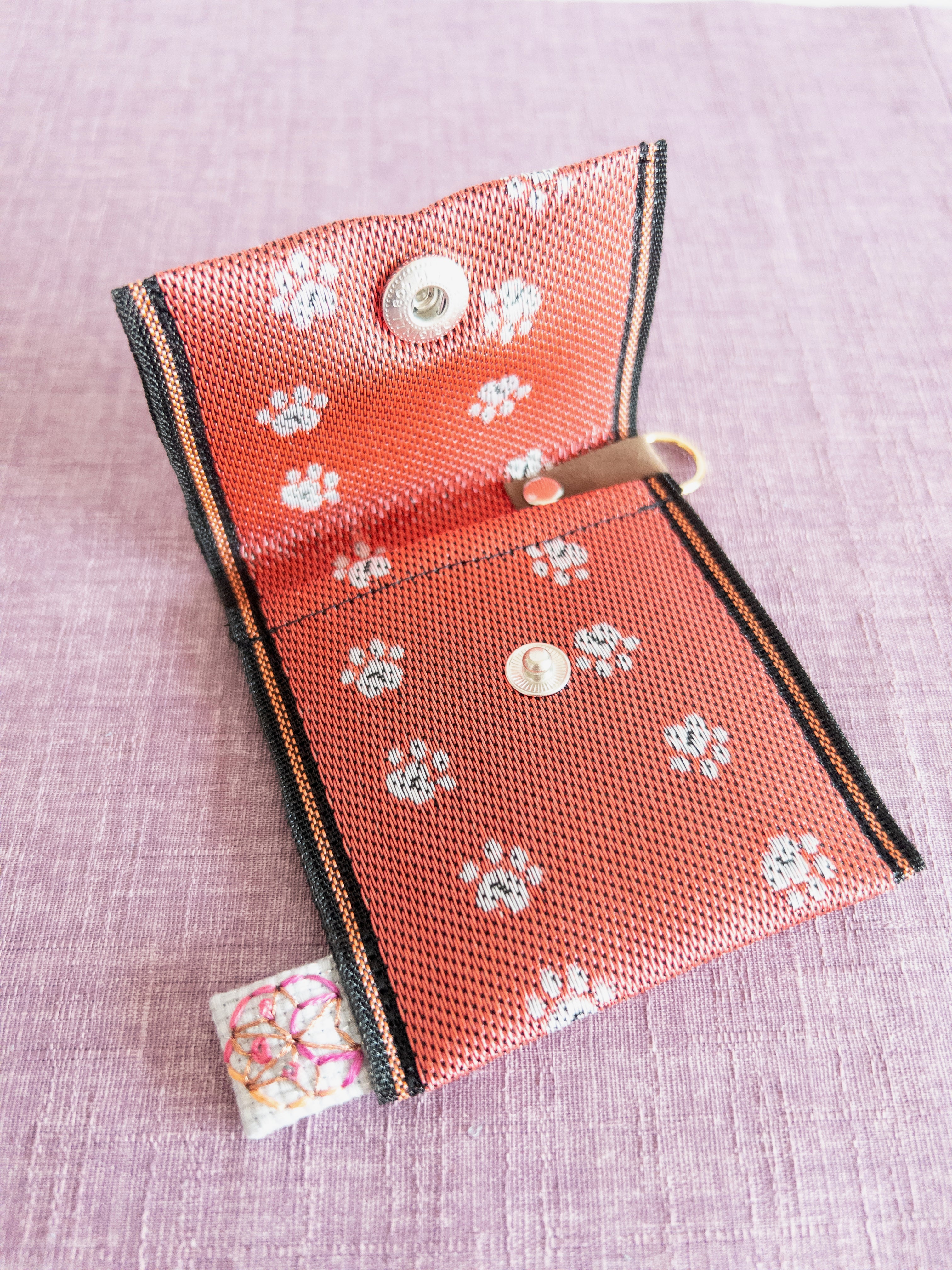 Flap Pouch - Cat paws