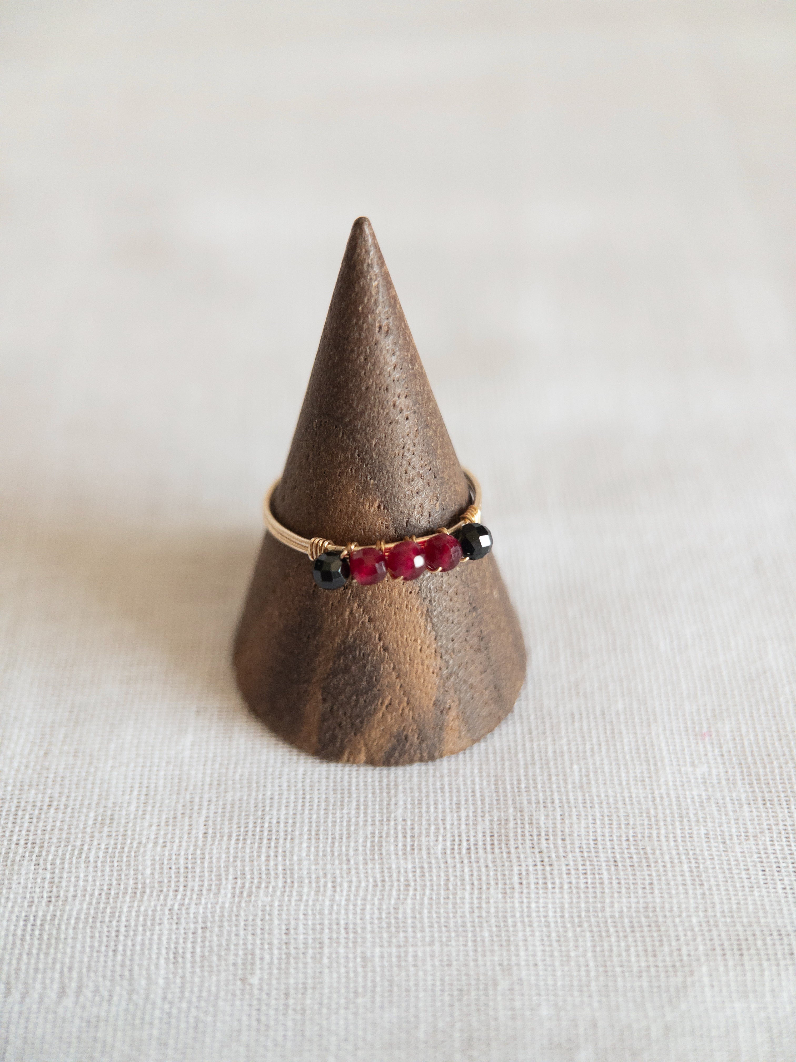 Bague - Doré / Rouge & Noir