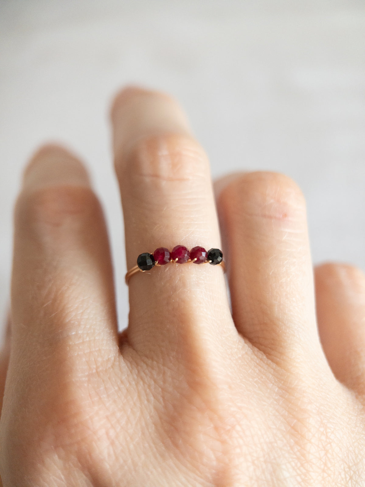 Bague - Doré / Rouge & Noir