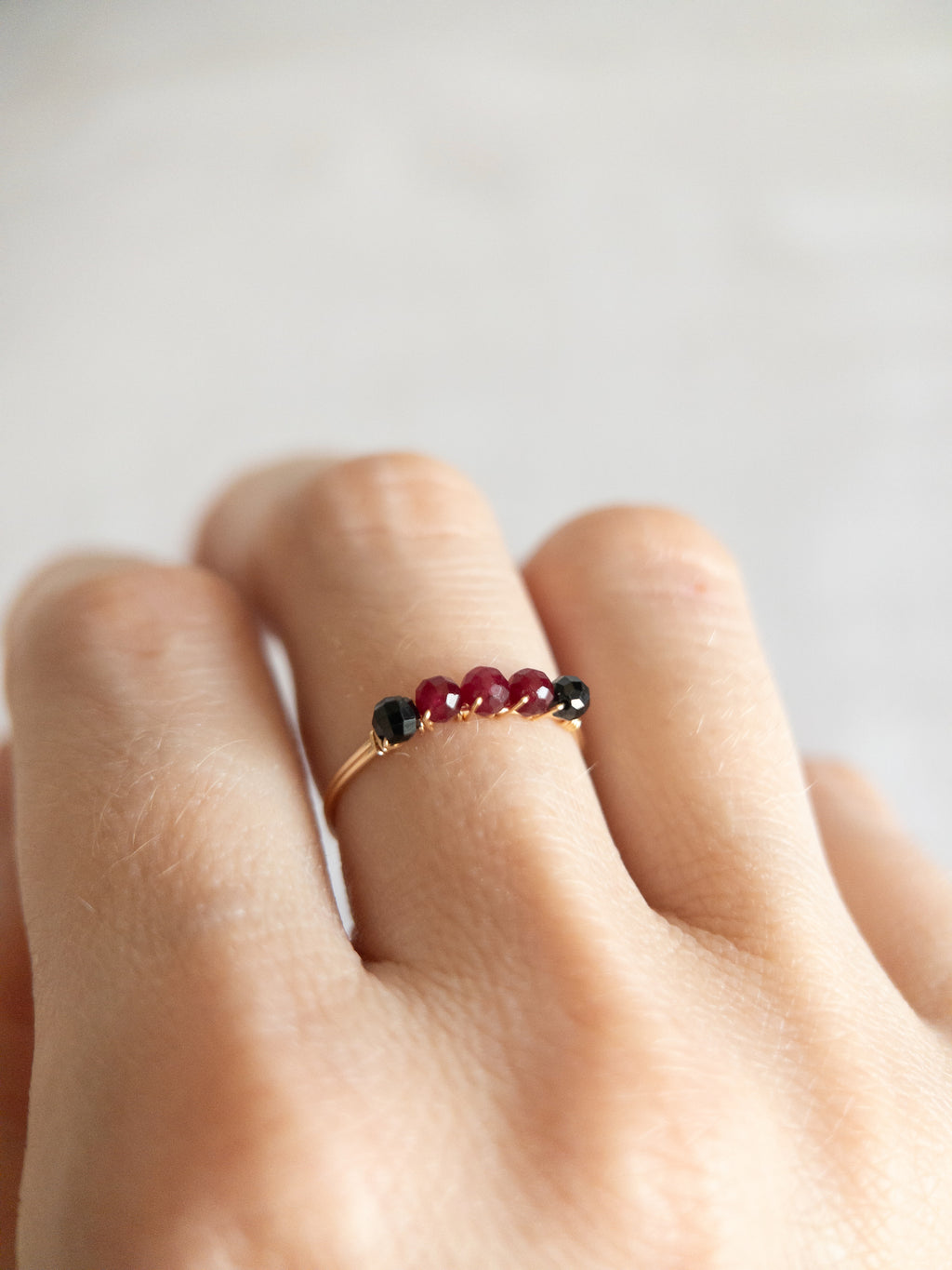 Bague - Doré / Rouge & Noir