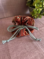 巾着ジュエリーポーチ - 赤と青のライン