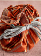 巾着ジュエリーポーチ - 赤と青のライン