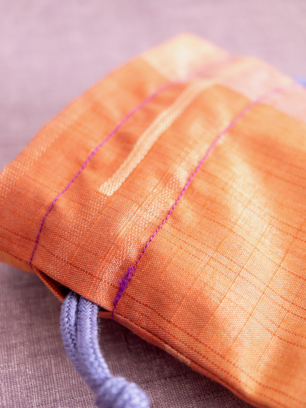 巾着ポーチ - オレンジ＆ピンクのきらめき（小）