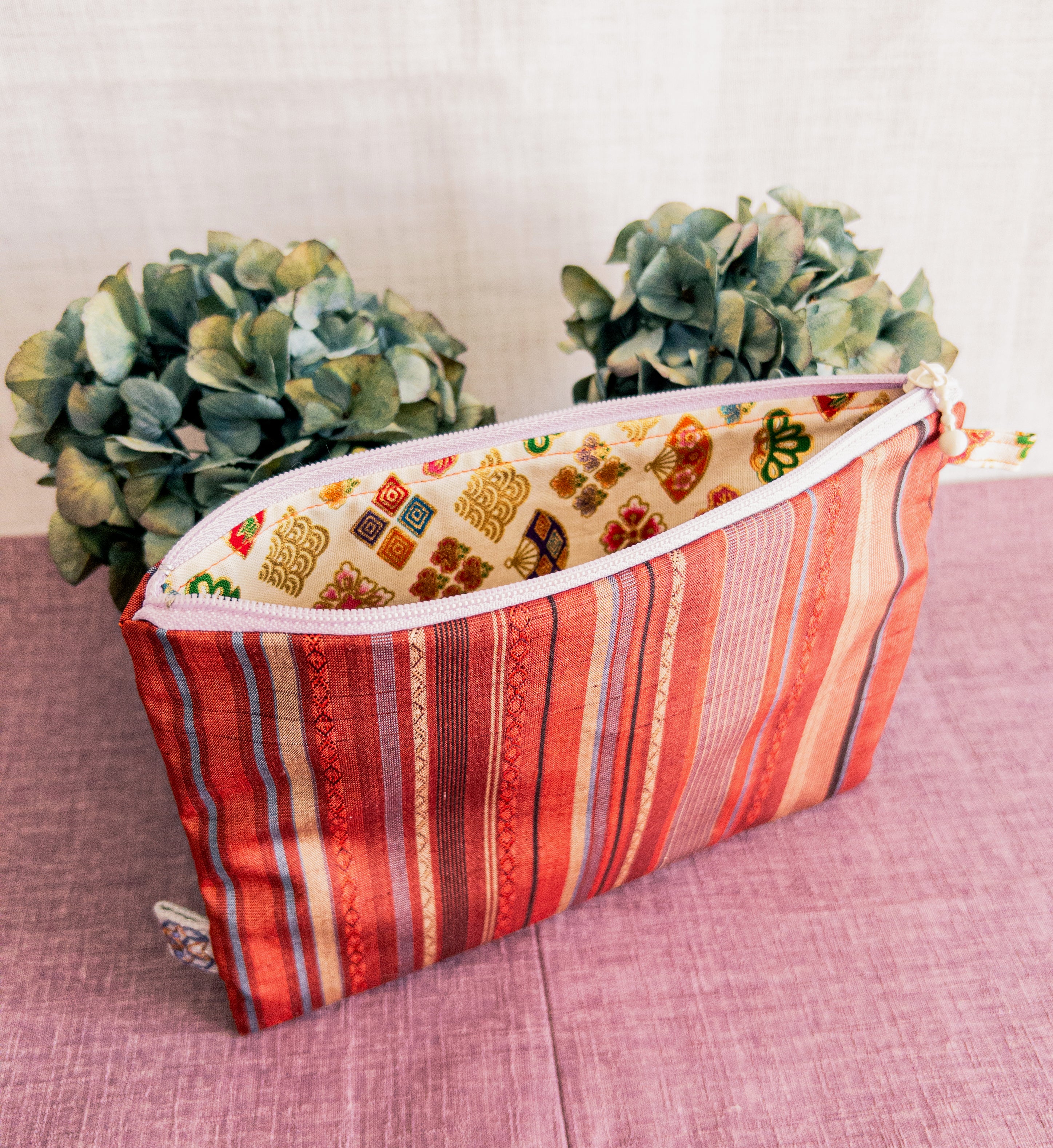 Zipped Pouch - Red & Blue lines (Big)