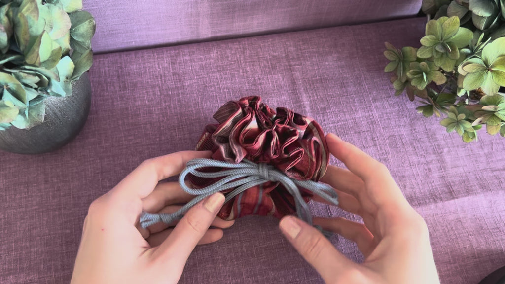 巾着ジュエリーポーチ - 赤と青のライン